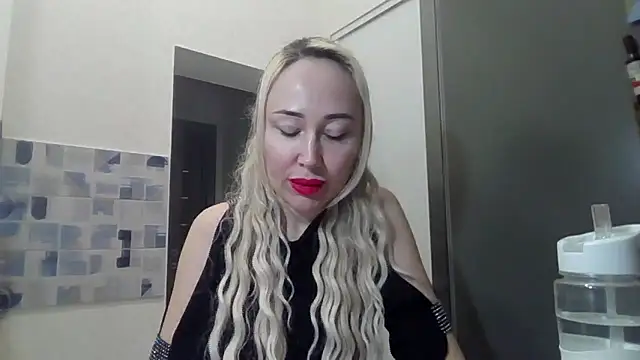 NanaGold2992 online show from March 2, 3:28 am