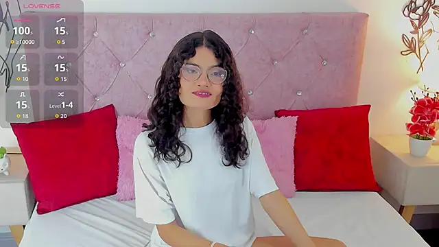 MirandaLawrens  online show from February 3, 7:40 pm
