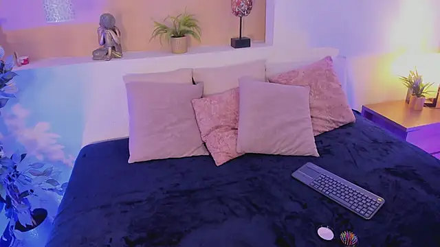 xiomara cortes online show from April 3, 7:45 pm