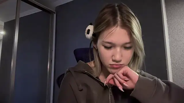 lilXdomiii online show from March 31, 2:17 pm