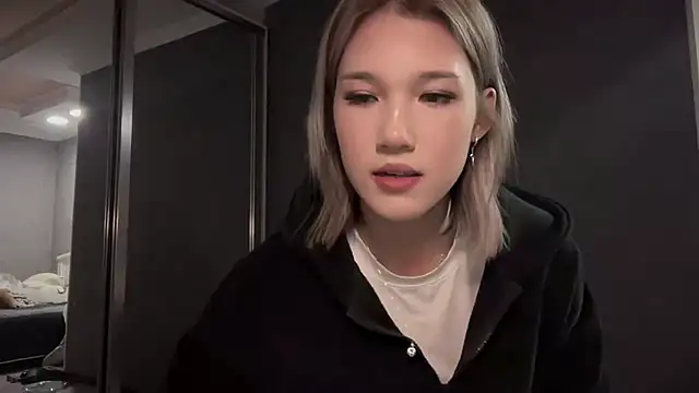 lilXdomiii online show from March 23, 6:47 pm