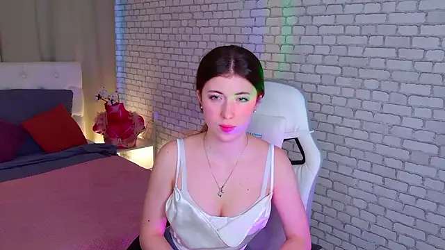 LunarDreamm online show from February 3, 12:43 pm