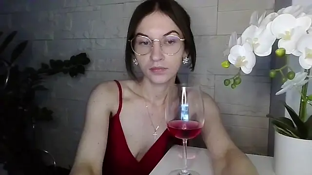 JuliaLovely online show from February 11, 3:46 pm