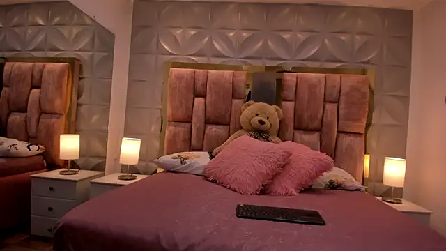 Paris Velvet online show from March 27, 10:10 pm