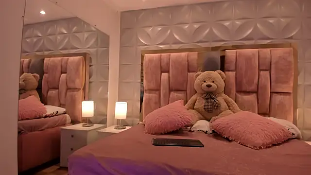 Paris Velvet online show from March 18, 11:53 pm