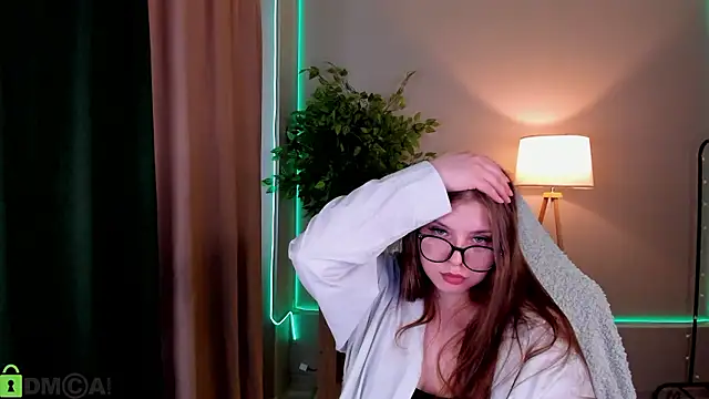 Lumi Ra online show from March 2, 5:08 am