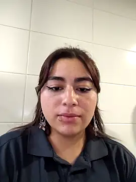 gissgirlll online show from February 6, 4:38 am