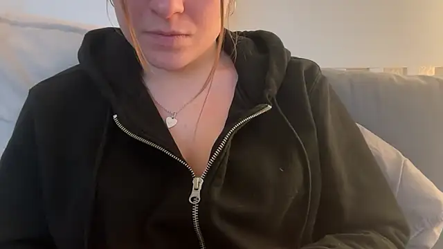 Lucyschickt online show from February 16, 3:56 pm