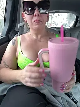 lickablelynn87 online show from February 9, 6:43 pm