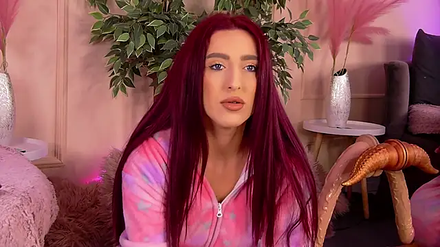 CrystalRedd online show from February 11, 6:04 am