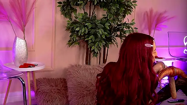 CrystalRedd online show from March 12, 5:54 am