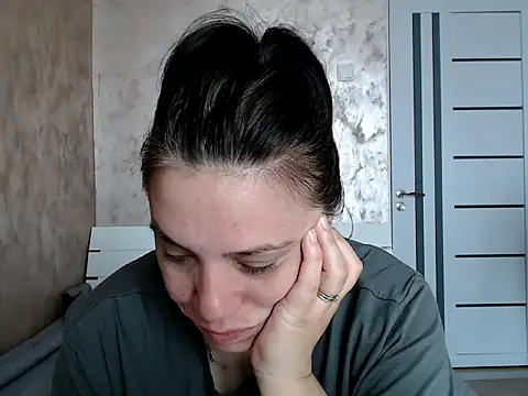 LorraGrey online show from April 15, 5:52 am