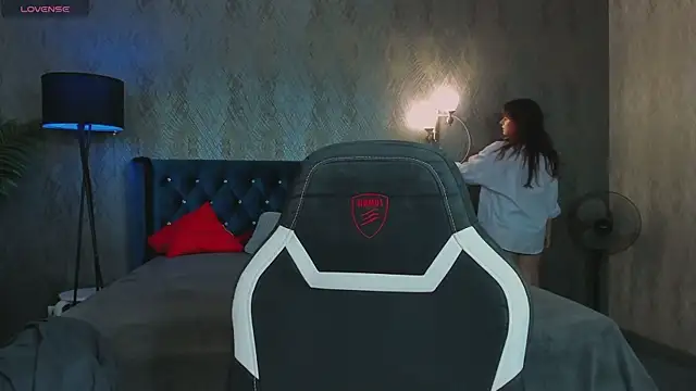 StellaMuse  online show from February 11, 1:23 pm