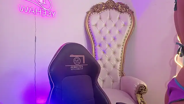 MILAH TAY online show from March 17, 11:47 am