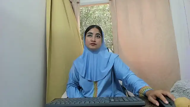 SamiraAwada online show from May 29, 8:29 pm