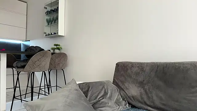 AuraXO online show from April 10, 7:03 am