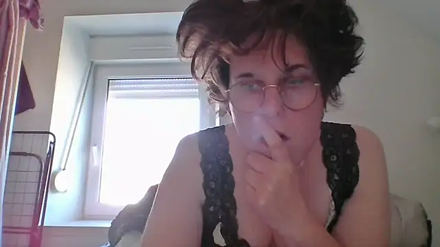 OIseauNoir88 online show from March 25, 3:04 pm