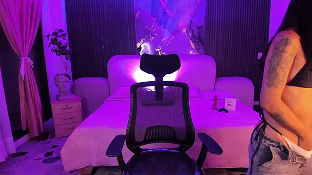 JazminRusso  online show from April 27, 6:43 am