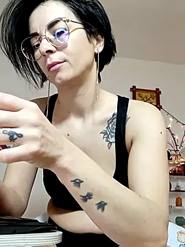 emacandy online show from February 9, 8:16 am