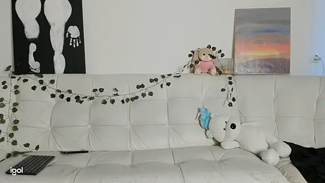 pink banny online show from February 8, 9:24 am