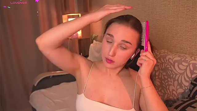 jenniferonlyforu online show from April 17, 7:05 pm