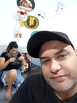 wessAndSandri online show from April 21, 7:43 pm