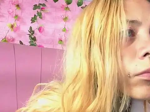 Dakota Angell  online show from May 7, 2:27 am