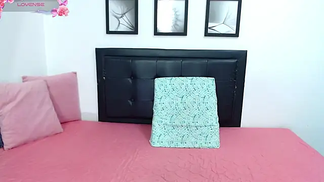 KellyJoness  online show from March 31, 2:00 am