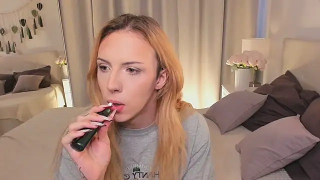 Tiffany  King online show from April 14, 5:40 am