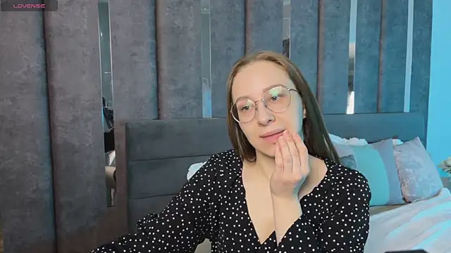 LillAlice online show from February 6, 1:31 am