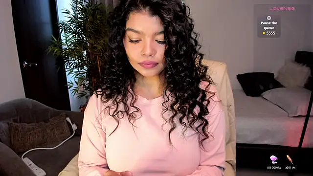 moonhelen online show from June 7, 9:43 pm