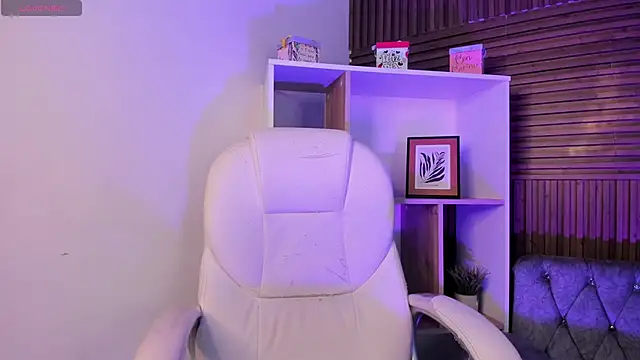 CarolineFyre online show from February 8, 1:59 pm