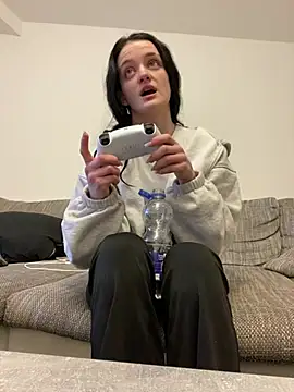 LeonieClaire online show from February 17, 4:17 pm