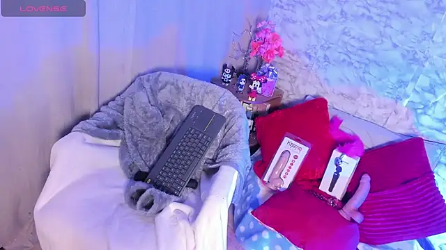 shaden  online show from July 4, 11:11 pm