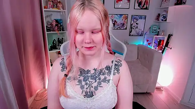 AnnieVibe online show from April 9, 5:40 pm