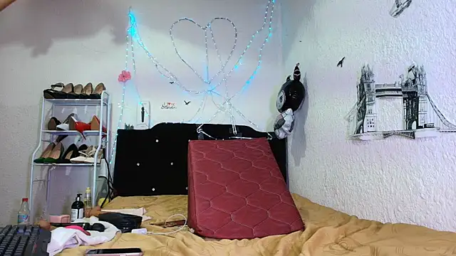 Isabelle Sara online show from April 5, 7:02 pm