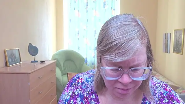 Emma Eclipsee online show from February 10, 7:33 am