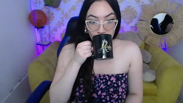 ALISS M  online show from February 3, 8:12 pm