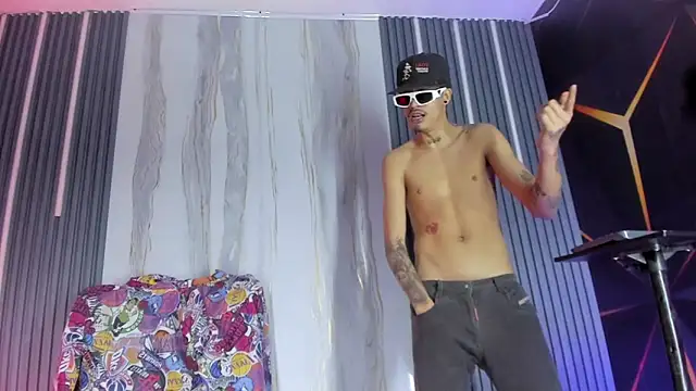 Snapshot of David_Bigcock20 chatting on February 25, 8:29 pm David Bigcock20 online show from February 25, 8:29 pm