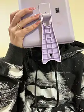 Sara Fernandez  online show from February 26, 1:54 pm