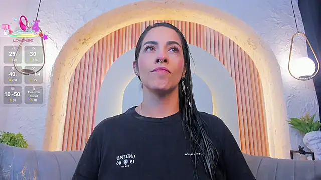 violet scott  online show from April 18, 10:29 am