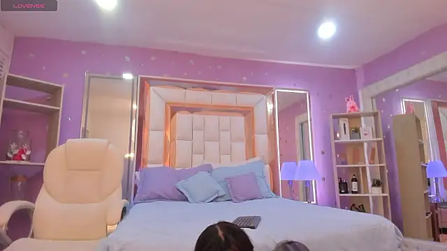 Goldentemptation  online show from March 25, 7:39 pm