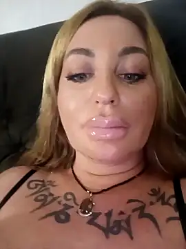 MiaMooly online show from November 24, 6:10 pm