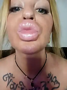 MiaMooly online show from October 22, 5:07 pm