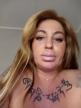 MiaMooly online show from April 17, 5:26 pm