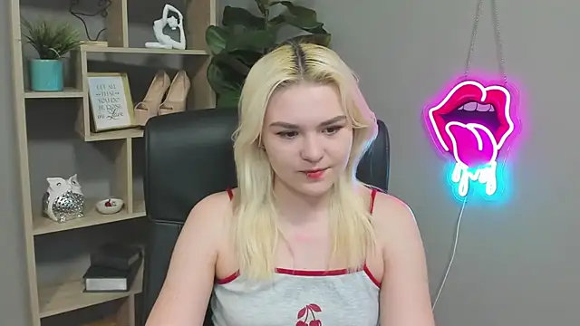 SweetLilyxo online show from April 11, 6:30 am