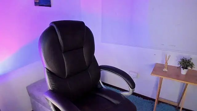 MoonRose   online show from April 8, 5:15 pm