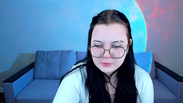 Kira G0ld online show from May 30, 9:40 am