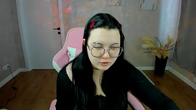 Kira G0ld online show from March 22, 8:20 am