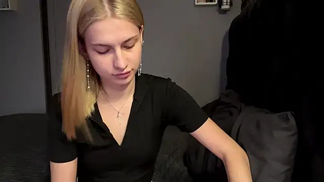 JeneeEady online show from April 2, 6:00 am